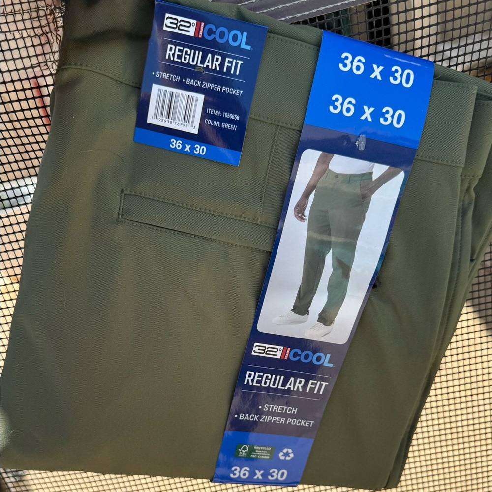 32 Degrees Green Chinos for Everyday Comfort